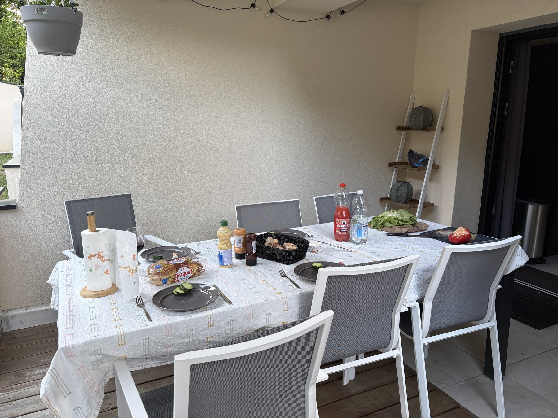 Terras met eettafel